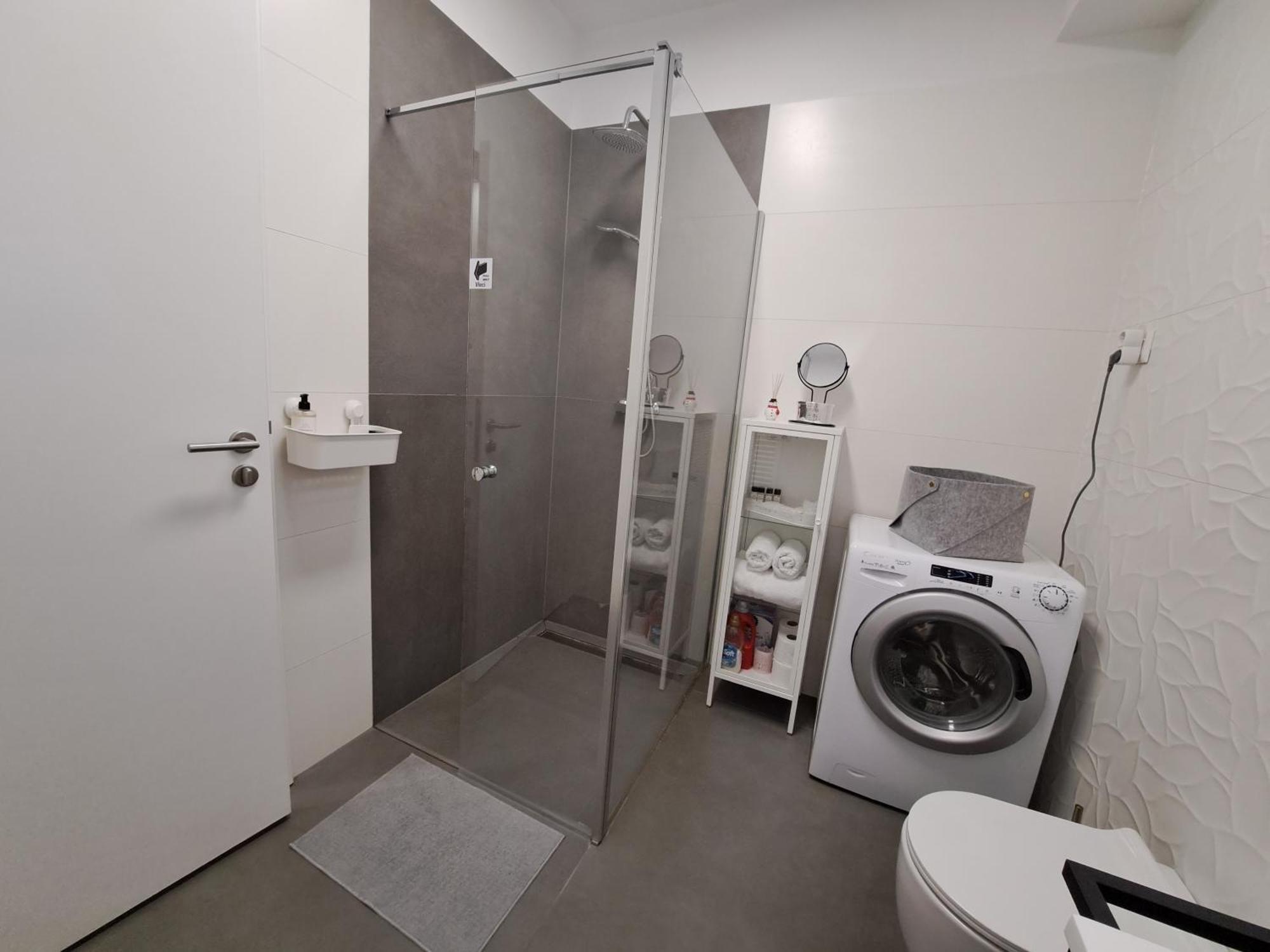 Stunning New Apartment With Free Parking Near City Centre Lublaň Exteriér fotografie
